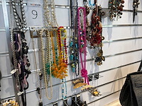 Diverse kettingen en sjaals - afbeelding 13 van  14