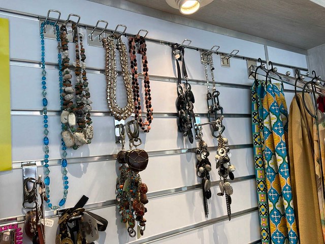 Diverse kettingen en sjaals - afbeelding 14 van  14