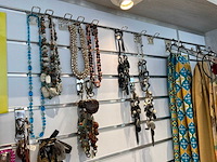 Diverse kettingen en sjaals - afbeelding 14 van  14