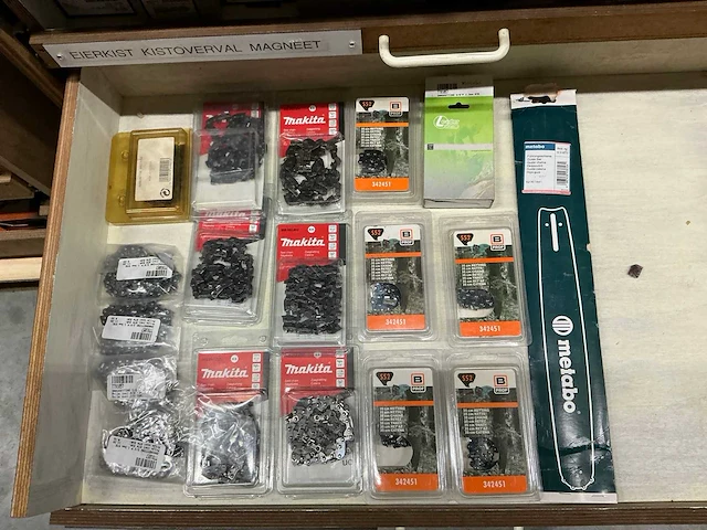 Diverse kettingen o.a makita (17x) - afbeelding 1 van  4