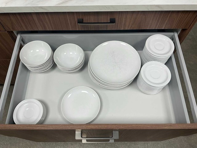 Diverse keukenapparatuur en benodigdheden - afbeelding 2 van  14