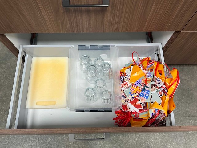 Diverse keukenapparatuur en benodigdheden - afbeelding 4 van  14