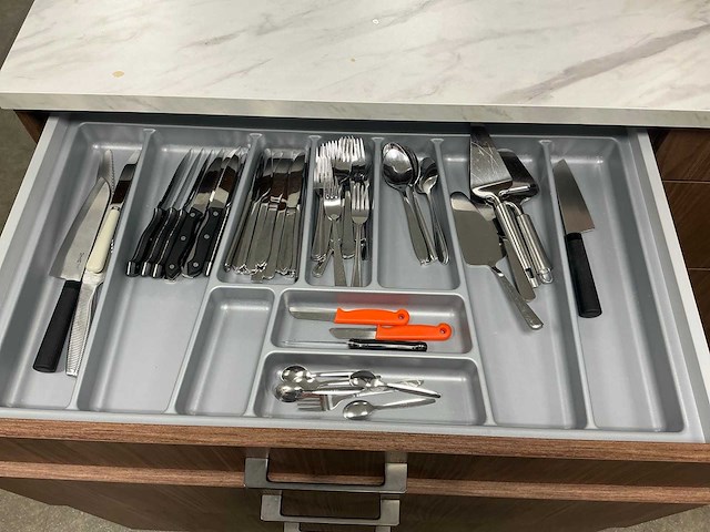 Diverse keukenapparatuur en benodigdheden - afbeelding 6 van  14