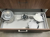 Diverse keukenapparatuur en benodigdheden - afbeelding 10 van  14