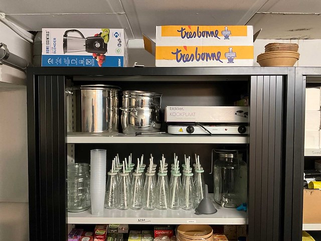 Diverse keukenbenodigdheden en schoonmaakartikelen - afbeelding 7 van  13