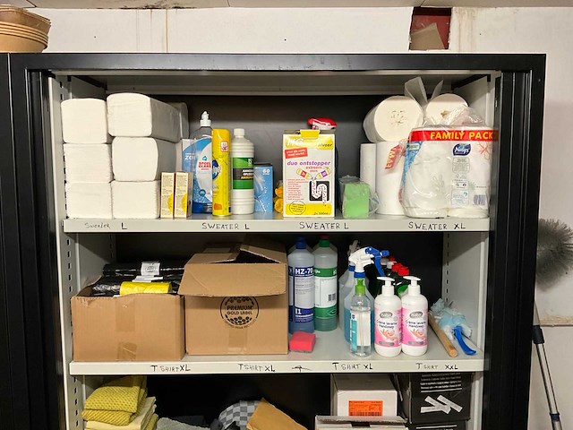 Diverse keukenbenodigdheden en schoonmaakartikelen - afbeelding 11 van  13