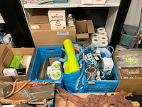 Diverse keukenbenodigdheden en schoonmaakartikelen - afbeelding 13 van  13