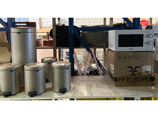 Diverse keukenbenodigdheden w.o. magnetron w.o. severin, brabantia - afbeelding 1 van  10