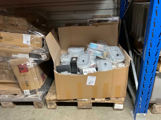 Diverse keukenbenodigdheden - afbeelding 1 van  6