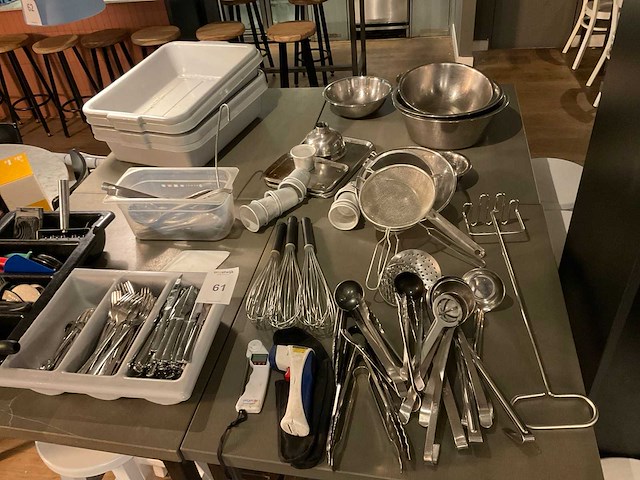 Diverse keukenbenodigdheden - afbeelding 1 van  10