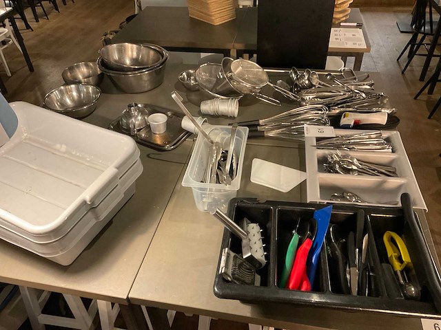 Diverse keukenbenodigdheden - afbeelding 3 van  10