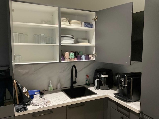 Diverse keukenbenodigdheden - afbeelding 1 van  10