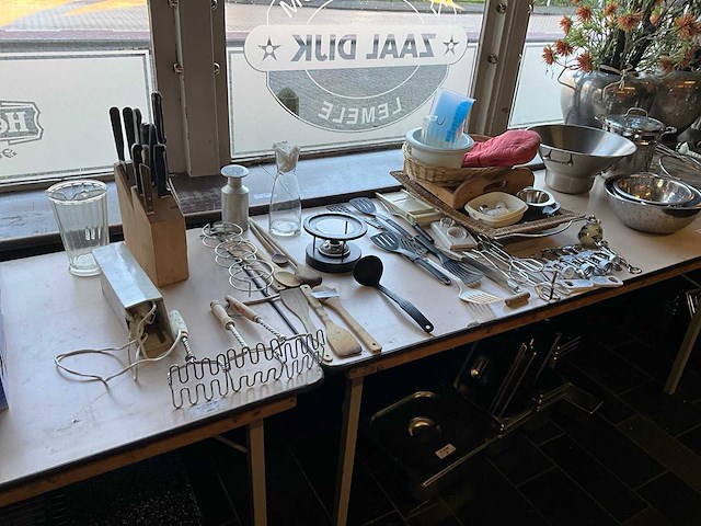 Diverse keukenbenodigdheden - afbeelding 1 van  7