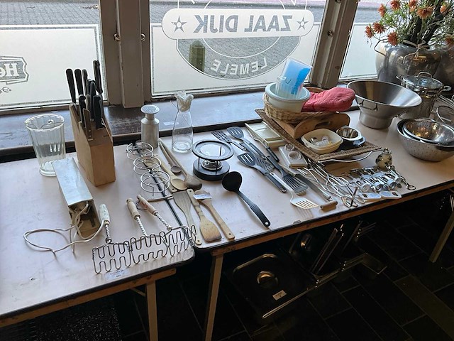 Diverse keukenbenodigdheden - afbeelding 2 van  7