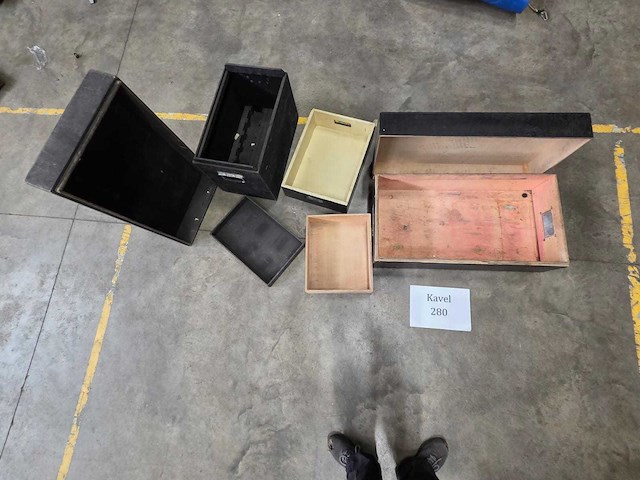 Diverse kisten/bakken - afbeelding 1 van  1