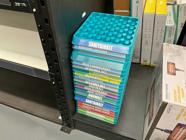 Diverse kit displays (22x) - afbeelding 1 van  1