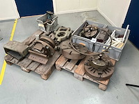 Diverse klauwplaten & draaibank onderdelen - afbeelding 1 van  5