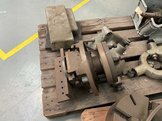 Diverse klauwplaten & draaibank onderdelen - afbeelding 4 van  5