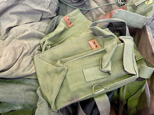 Diverse kleding landmacht - afbeelding 2 van  3