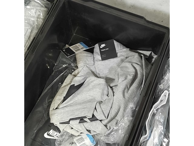 Diverse kleding, o.a nike - afbeelding 2 van  17