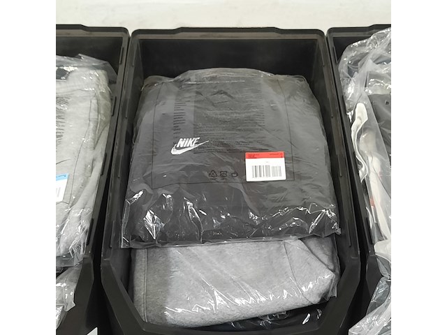 Diverse kleding, o.a nike - afbeelding 15 van  17