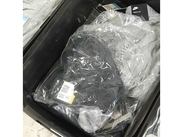 Diverse kleding, o.a nike - afbeelding 17 van  17