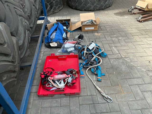 Diverse klim beveiliginsmiddelen - afbeelding 1 van  6