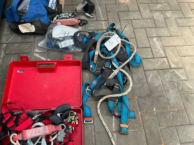 Diverse klim beveiliginsmiddelen - afbeelding 3 van  6