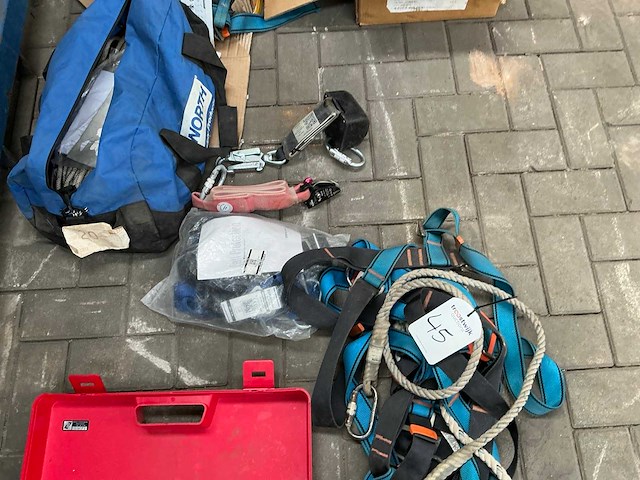 Diverse klim beveiliginsmiddelen - afbeelding 4 van  6