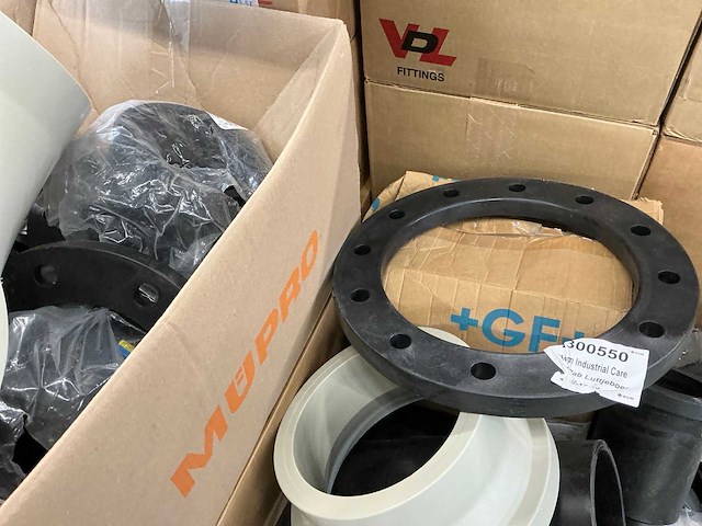 Diverse knieën, kogelkranen, moffen en flenzen - afbeelding 7 van  8