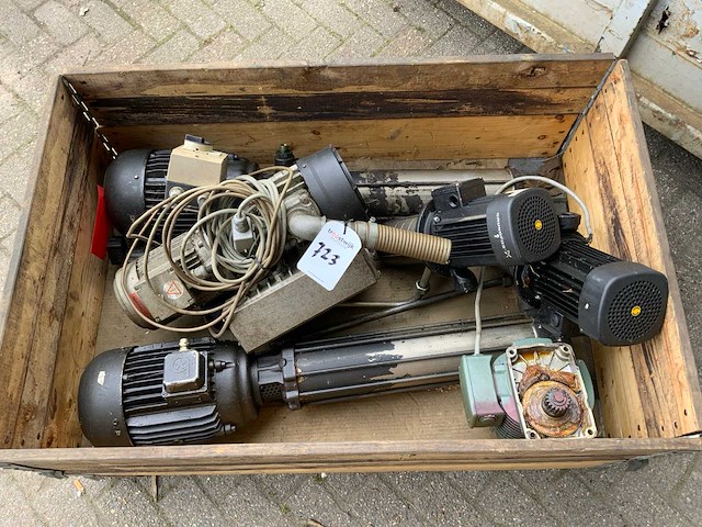 Diverse koelmiddelpompen - afbeelding 1 van  3