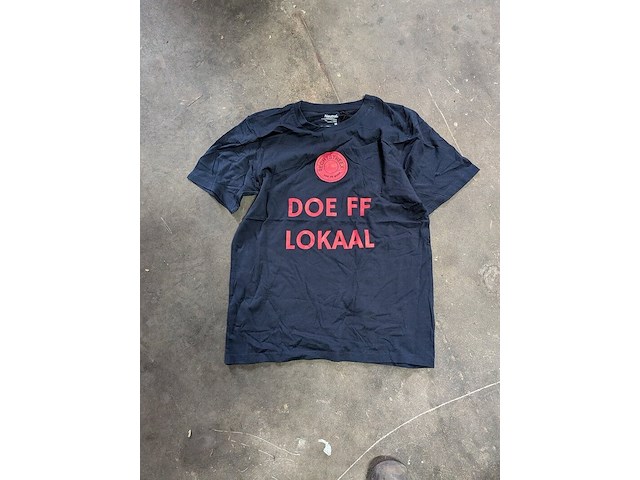 Diverse (koel)tassen en kleding in rolcontainer - afbeelding 2 van  15