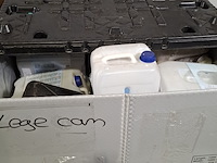 Diverse koffers en jerrycans - afbeelding 3 van  6