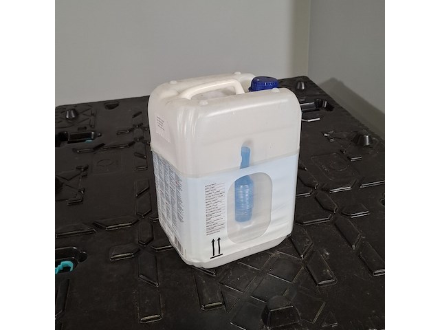 Diverse koffers en jerrycans - afbeelding 4 van  6