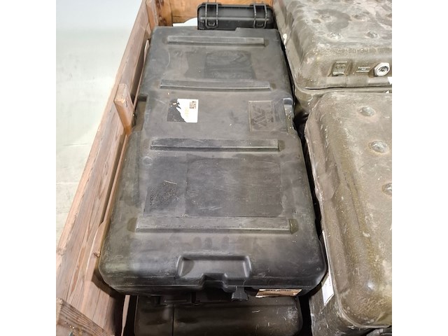 Diverse koffers en transportkisten - afbeelding 3 van  4