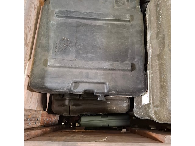 Diverse koffers en transportkisten - afbeelding 4 van  4