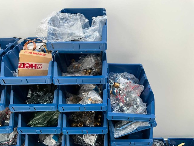 Diverse koppelingen, cv materialen en magazijnbakken - afbeelding 2 van  14