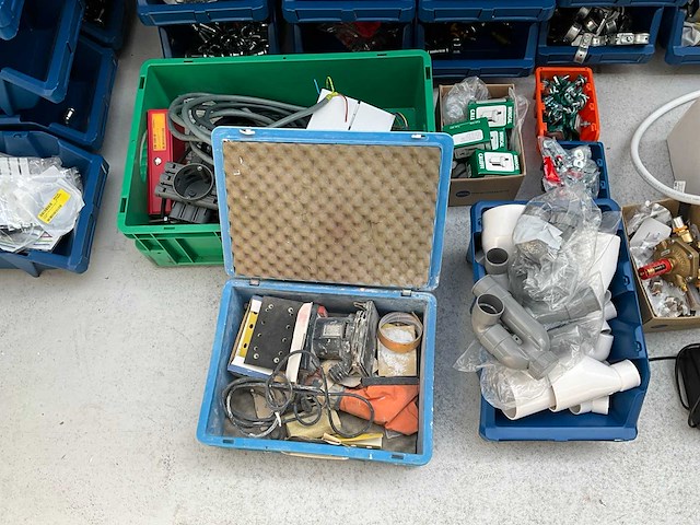 Diverse koppelingen, cv materialen en magazijnbakken - afbeelding 6 van  14