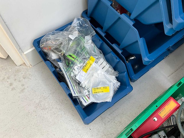 Diverse koppelingen, cv materialen en magazijnbakken - afbeelding 8 van  14
