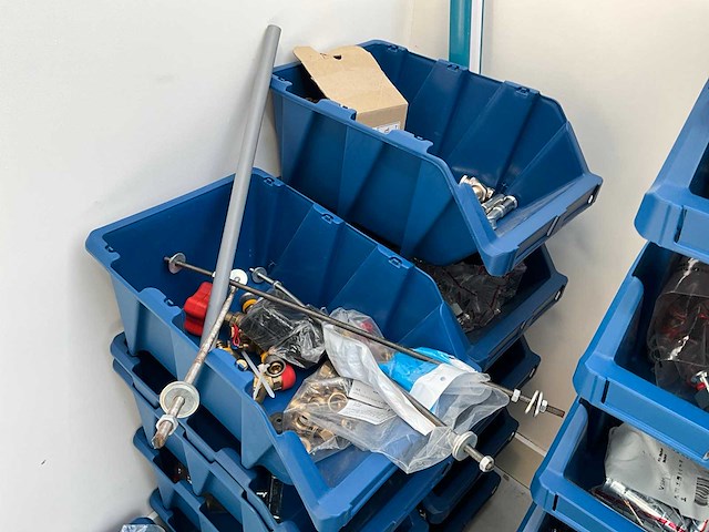 Diverse koppelingen, cv materialen en magazijnbakken - afbeelding 9 van  14