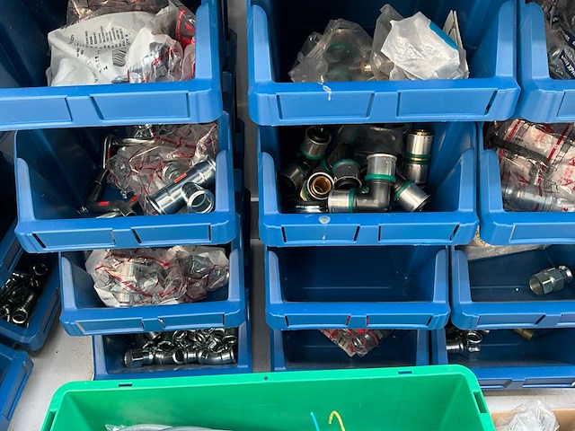 Diverse koppelingen, cv materialen en magazijnbakken - afbeelding 13 van  14