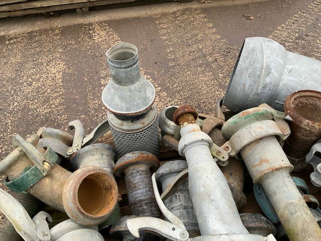 Diverse koppelingen en afvoerslangen - afbeelding 4 van  4