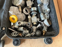 Diverse koppelingen en manometers - afbeelding 4 van  5