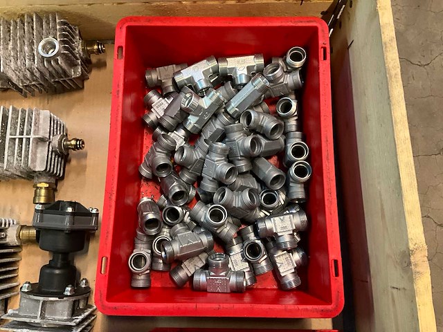 Diverse koppelingen en onderdelen - afbeelding 2 van  7