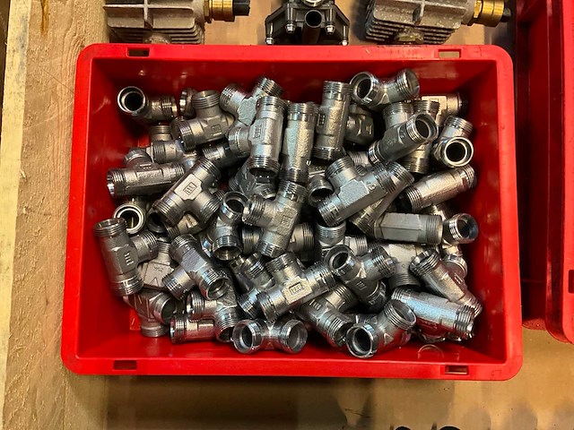 Diverse koppelingen en onderdelen - afbeelding 4 van  7