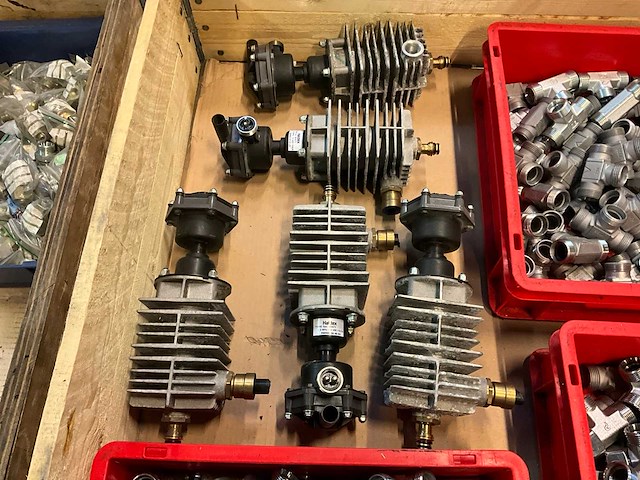 Diverse koppelingen en onderdelen - afbeelding 5 van  7