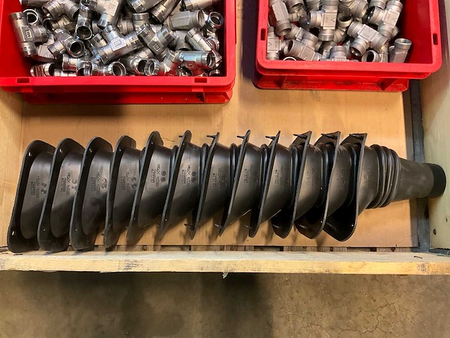 Diverse koppelingen en onderdelen - afbeelding 7 van  7