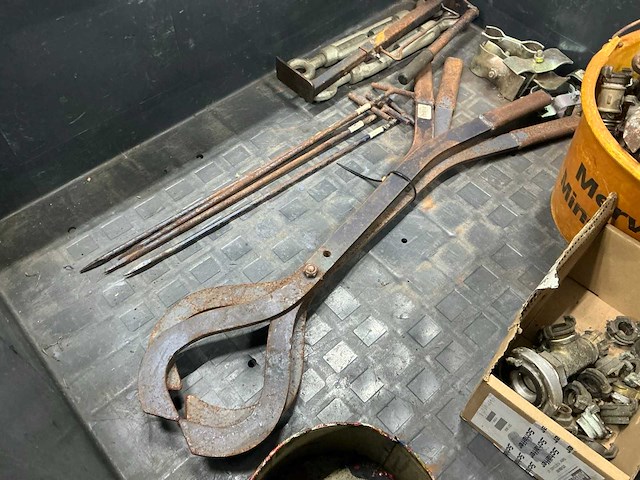 Diverse koppelingen, stratenmakers gereedschap - afbeelding 3 van  9