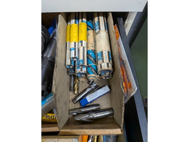 Diverse koppen en boren t.b.v. freesbank - afbeelding 5 van  10