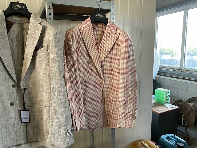 Diverse kostuums en kleding - afbeelding 3 van  9